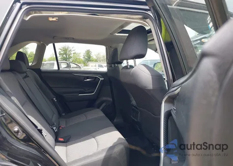 2021 Toyota Rav4 Xle z USA, uszkodzony, nr VIN 2T3P1RFV8MC164117